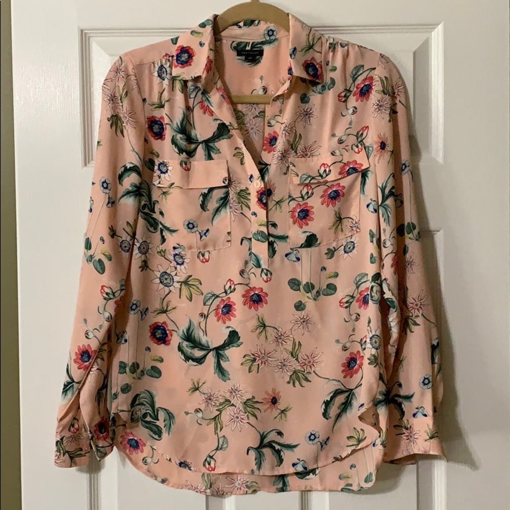 Ann Taylor floral blouse. Size XS. Washable!!!